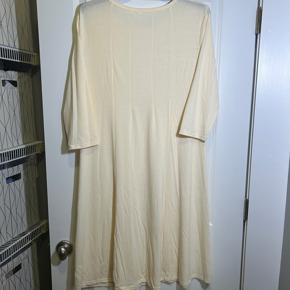 Amazon Cream Sheath Dress 3/4 Sleeve Crew Neck - Picture 3 of 3